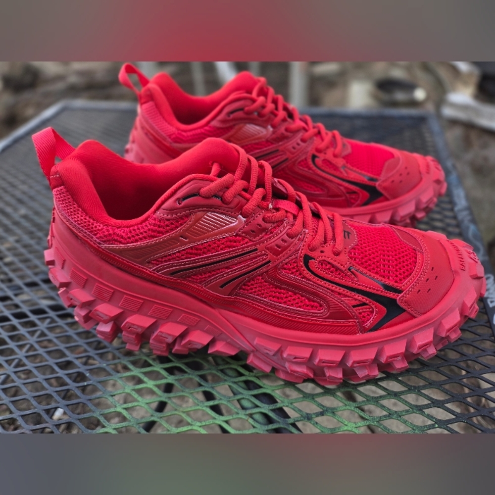 NWOT BALENCIAGA RED DEFENDER/BOUNCER SNEAKERS